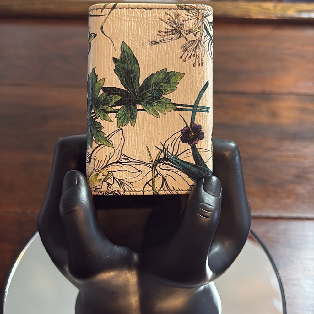 GUCCI Flora Key Case w/Buckle Detail Six-Ring - Picture 3 of 12